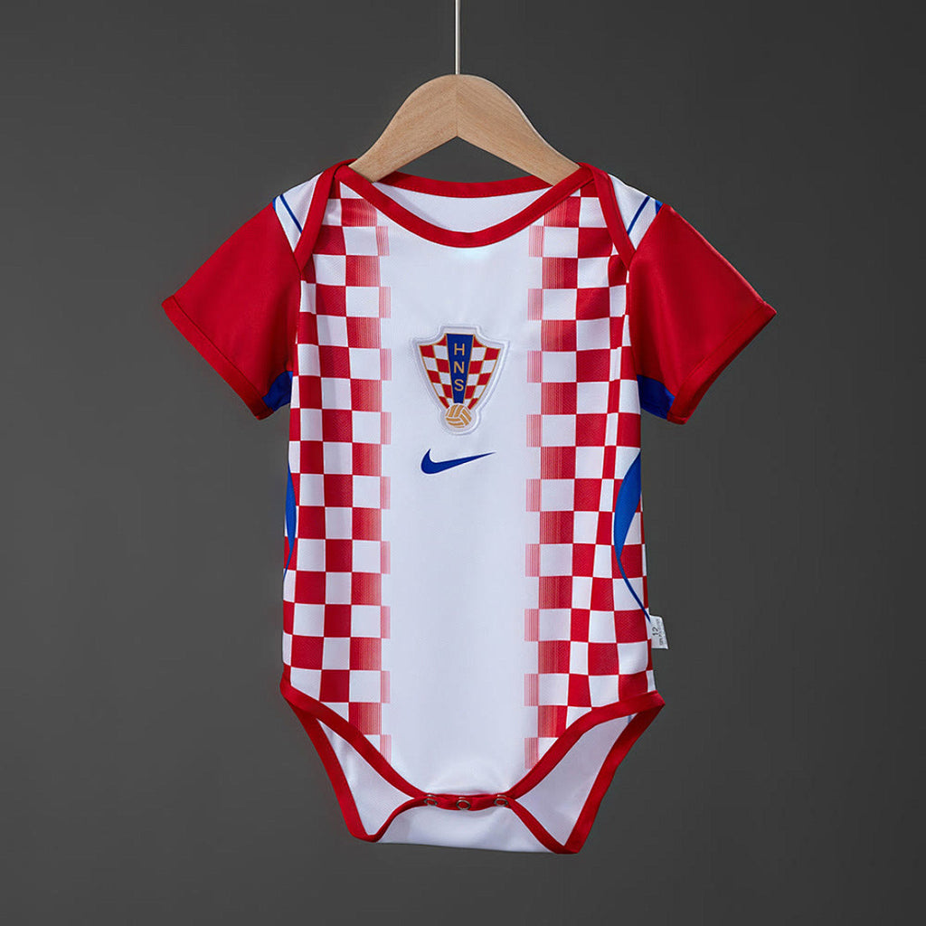 Croatia 26/27 baby home jersey - front view