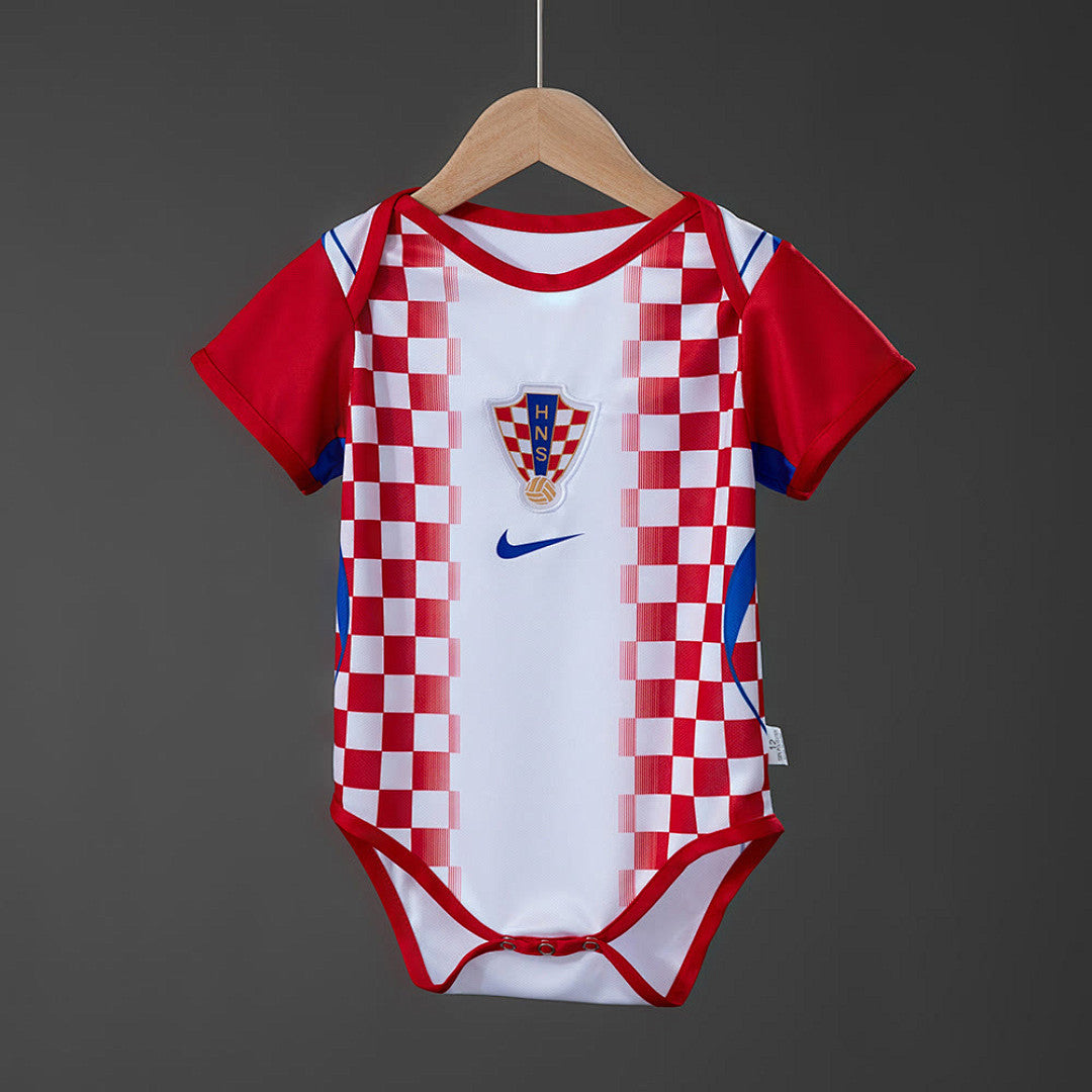 Croatia 26/27 baby home jersey - front view